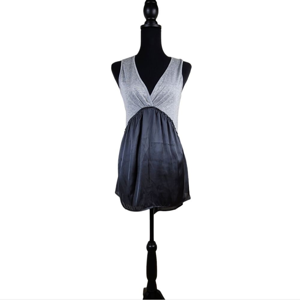 Daytrip Sleeveless V-Neck Top Size Small